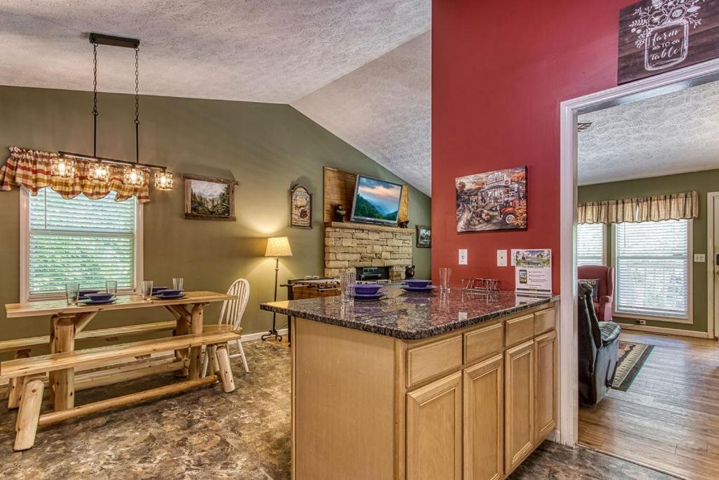 River Song, Near River, Hot Tub, Foosball, Wifi 1089 Free Tickets Each Paid Day, Dollywood And More Севьервилл Экстерьер фото